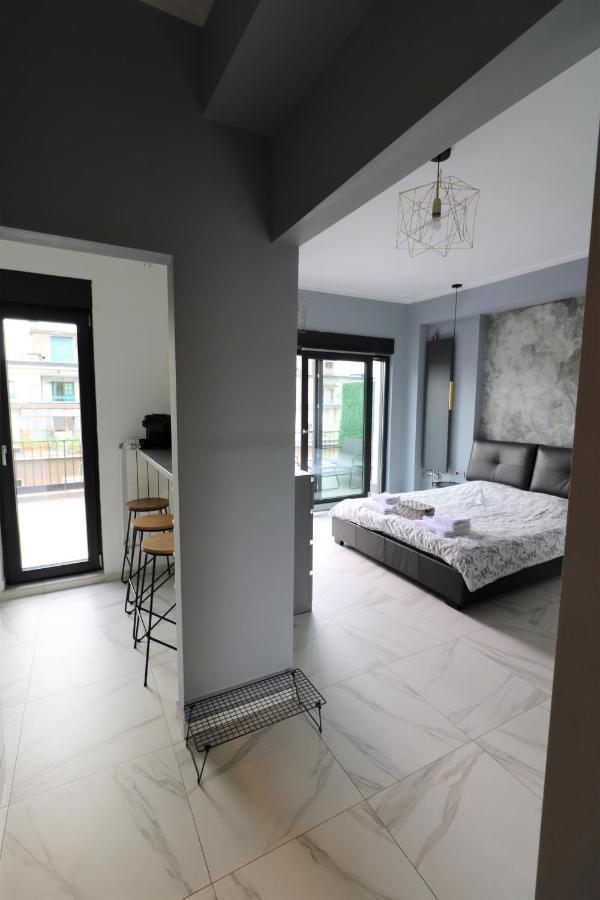 Deluxe Skyline Retreat Studio - Old Town Букурещ Екстериор снимка