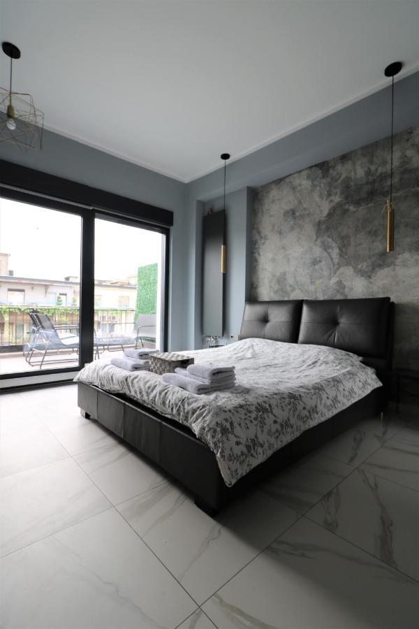 Deluxe Skyline Retreat Studio - Old Town Букурещ Екстериор снимка