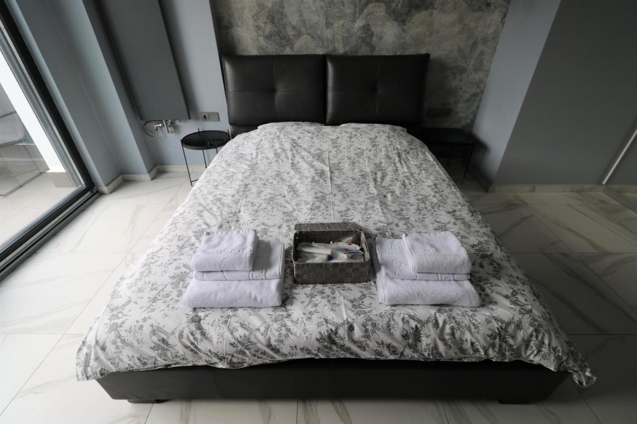 Deluxe Skyline Retreat Studio - Old Town Букурещ Екстериор снимка